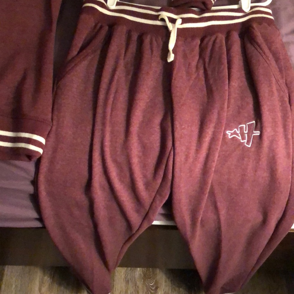 Women’s art history sweat suit